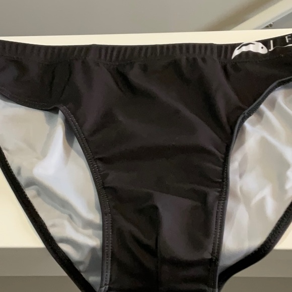 Great looking men’s swim brief - Picture 7 of 9